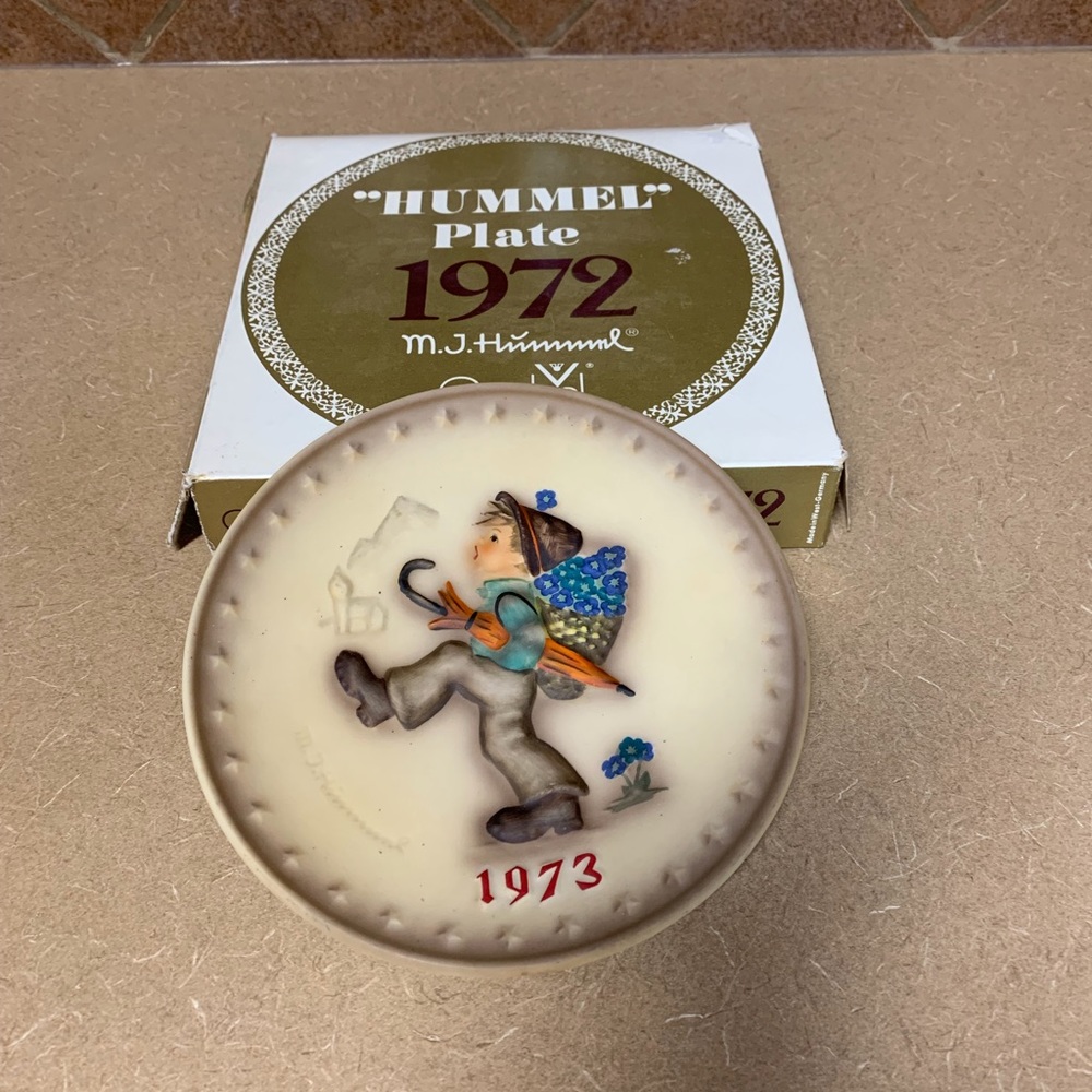 MJ Hummel 1973 plate